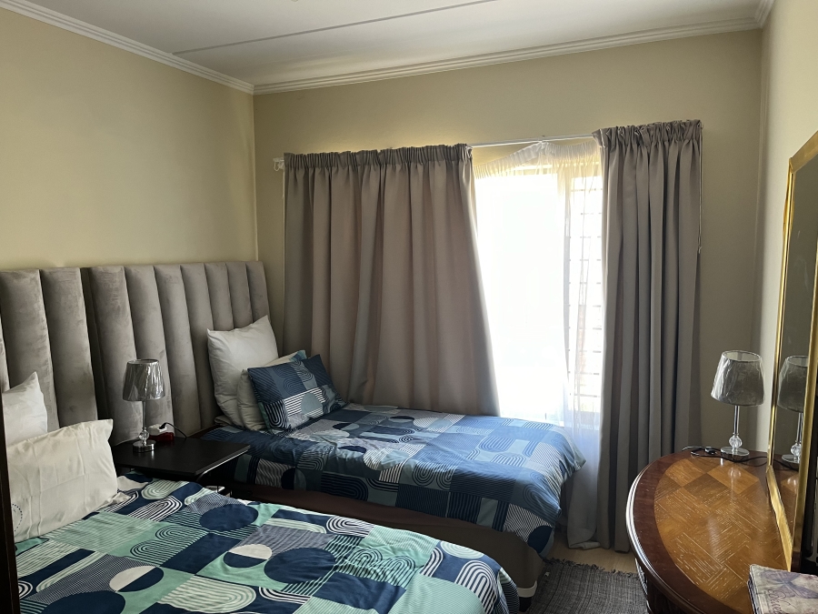 To Let 2 Bedroom Property for Rent in Douglasdale Gauteng