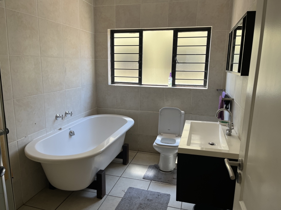 To Let 2 Bedroom Property for Rent in Douglasdale Gauteng