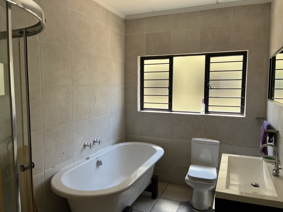 To Let 2 Bedroom Property for Rent in Douglasdale Gauteng