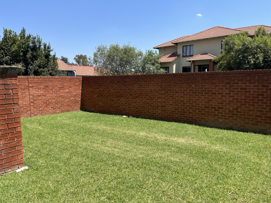 To Let 2 Bedroom Property for Rent in Douglasdale Gauteng