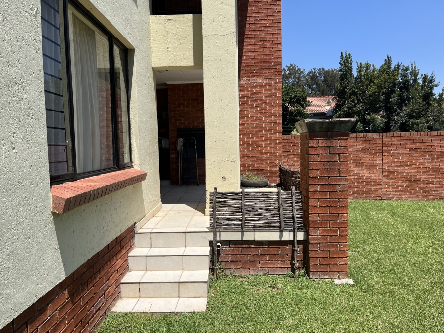 To Let 2 Bedroom Property for Rent in Douglasdale Gauteng