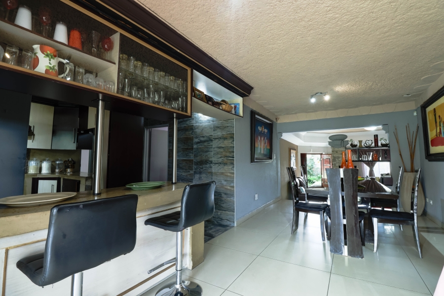 5 Bedroom Property for Sale in Heuweloord Gauteng