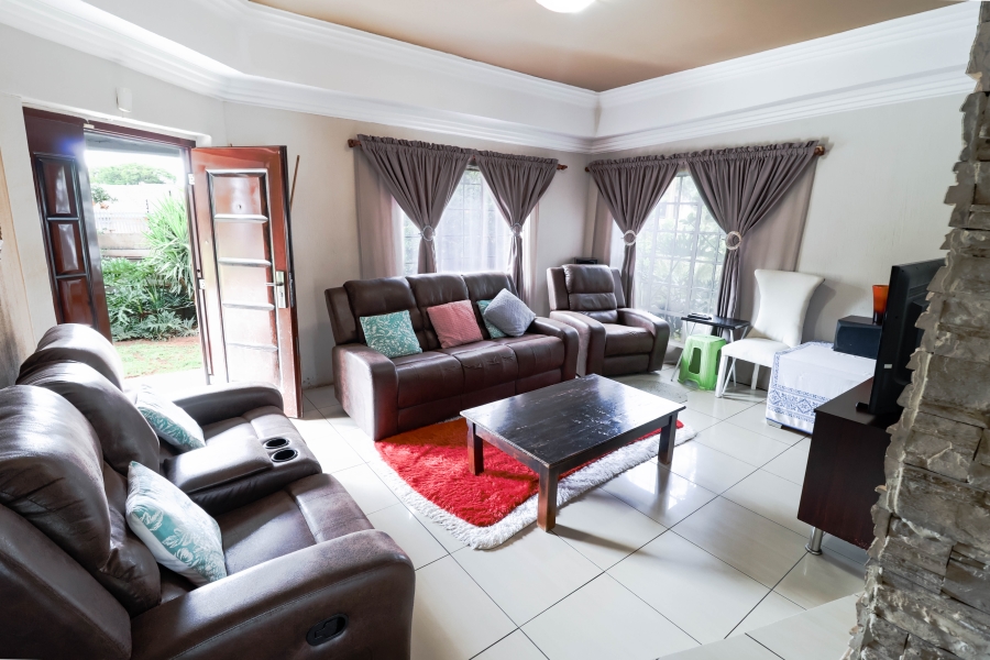 5 Bedroom Property for Sale in Heuweloord Gauteng