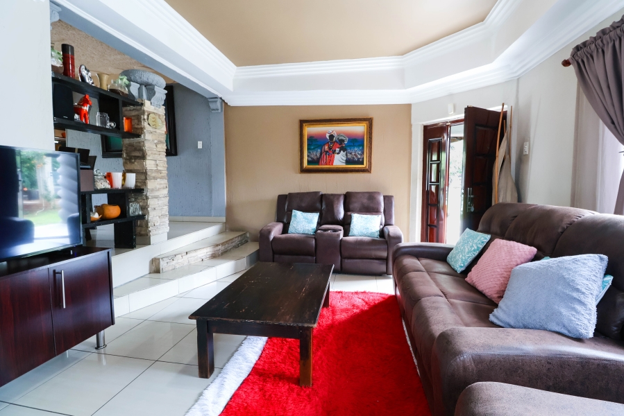 5 Bedroom Property for Sale in Heuweloord Gauteng