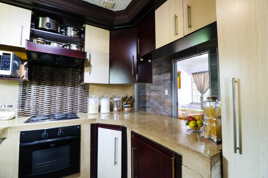 5 Bedroom Property for Sale in Heuweloord Gauteng