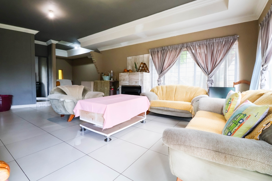 5 Bedroom Property for Sale in Heuweloord Gauteng