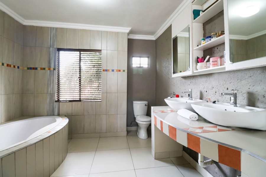 5 Bedroom Property for Sale in Heuweloord Gauteng