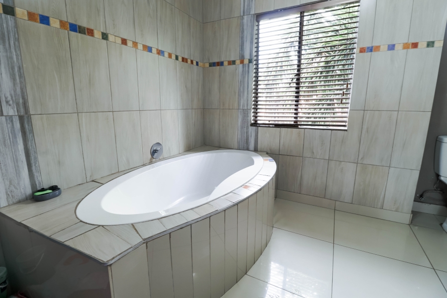 5 Bedroom Property for Sale in Heuweloord Gauteng