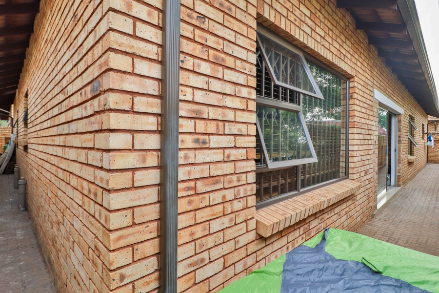 3 Bedroom Property for Sale in New Redruth Gauteng