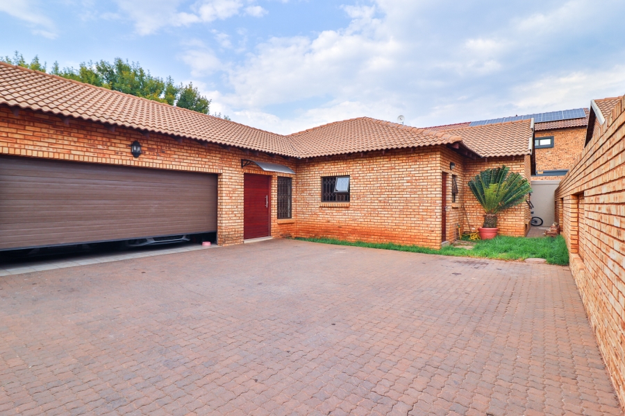 3 Bedroom Property for Sale in New Redruth Gauteng