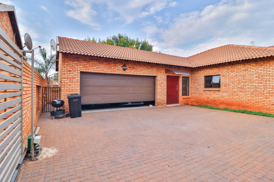 3 Bedroom Property for Sale in New Redruth Gauteng