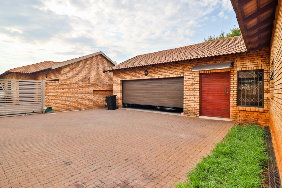 3 Bedroom Property for Sale in New Redruth Gauteng