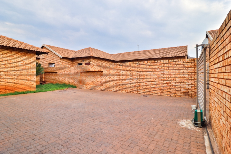 3 Bedroom Property for Sale in New Redruth Gauteng