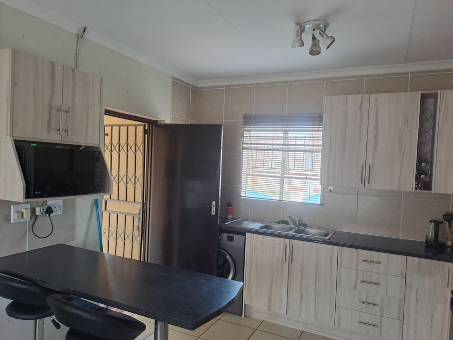 2 Bedroom Property for Sale in Aeroton Gauteng