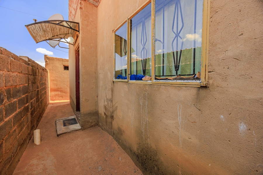 8 Bedroom Property for Sale in Tshepisong Gauteng