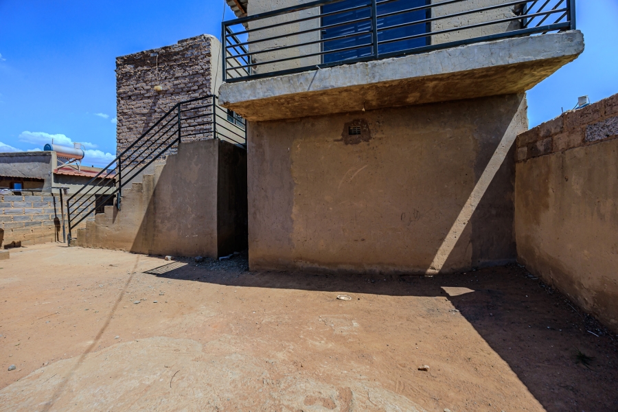 8 Bedroom Property for Sale in Tshepisong Gauteng