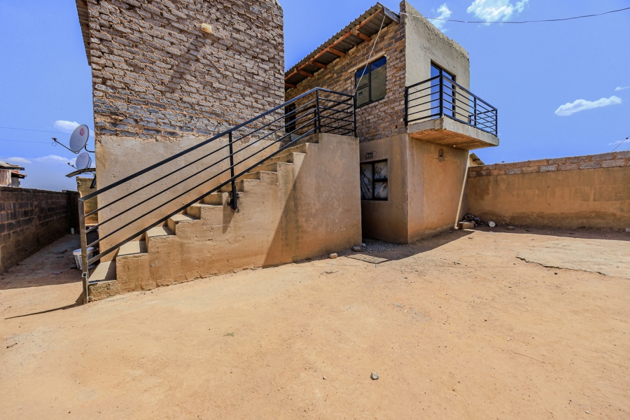 8 Bedroom Property for Sale in Tshepisong Gauteng