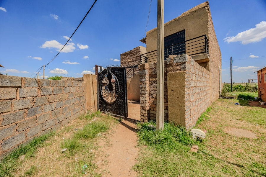 8 Bedroom Property for Sale in Tshepisong Gauteng