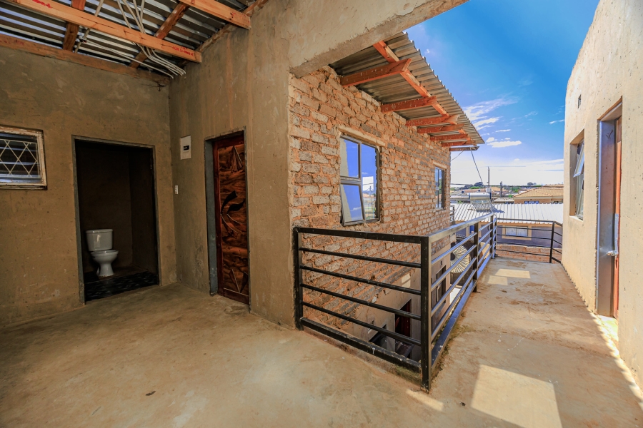 8 Bedroom Property for Sale in Tshepisong Gauteng