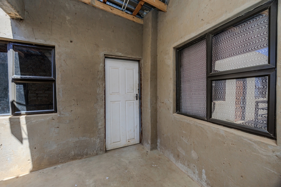 8 Bedroom Property for Sale in Tshepisong Gauteng