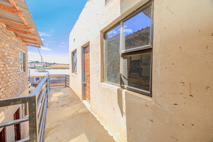 8 Bedroom Property for Sale in Tshepisong Gauteng