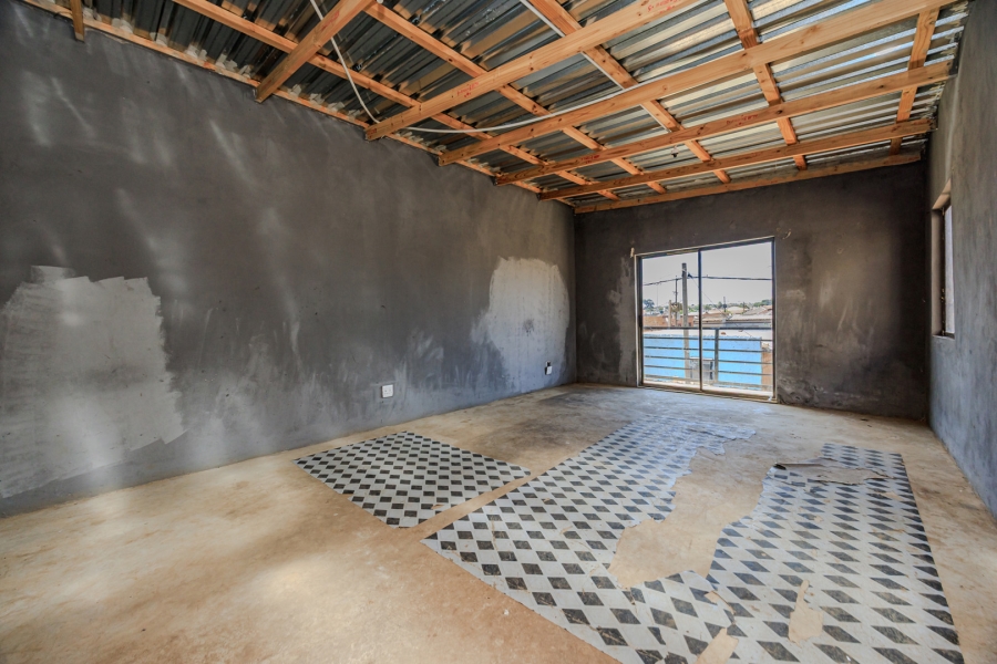 8 Bedroom Property for Sale in Tshepisong Gauteng