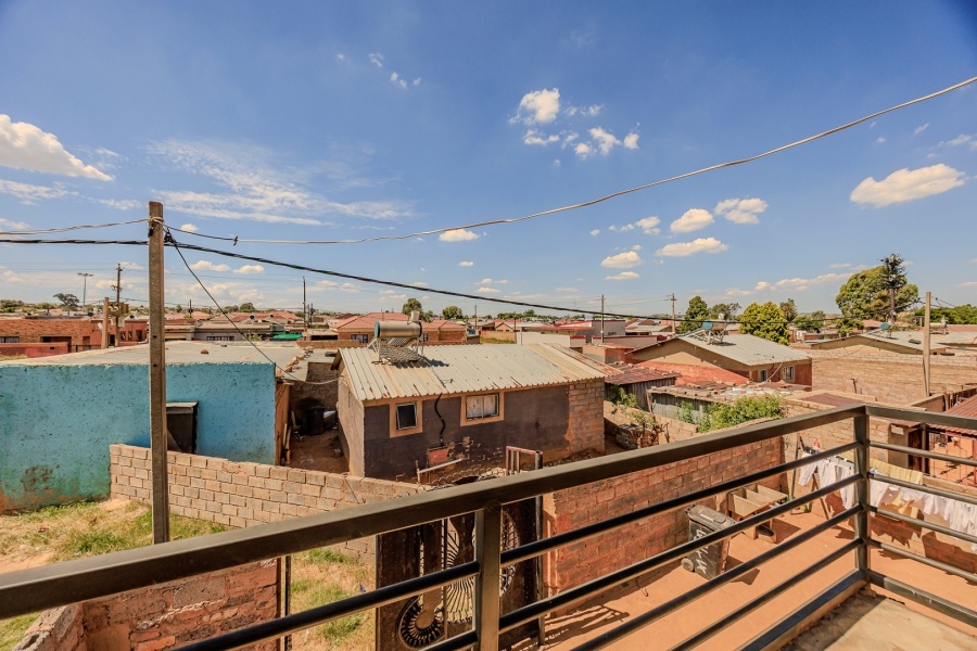 8 Bedroom Property for Sale in Tshepisong Gauteng