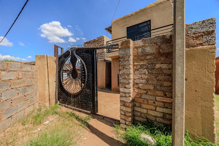 8 Bedroom Property for Sale in Tshepisong Gauteng