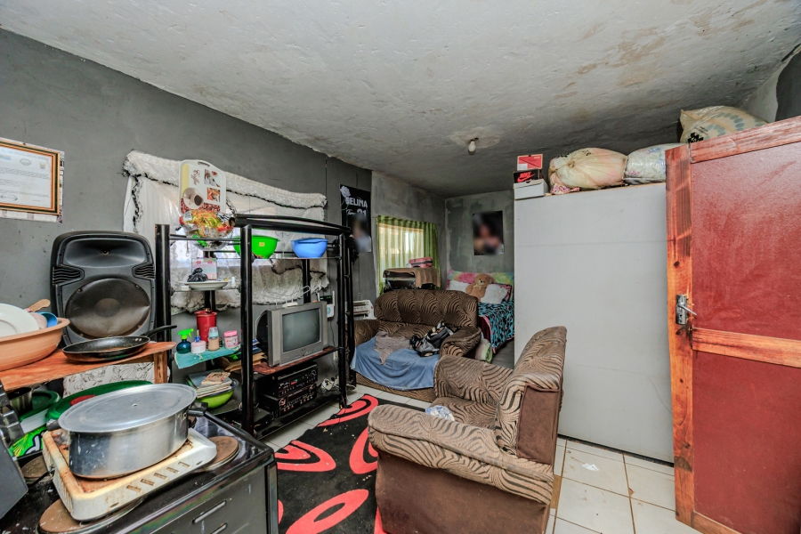 8 Bedroom Property for Sale in Tshepisong Gauteng