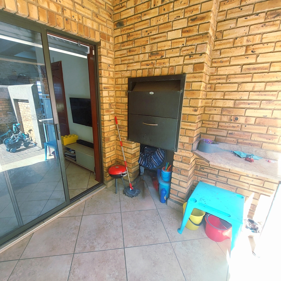 2 Bedroom Property for Sale in Ravenswood Gauteng
