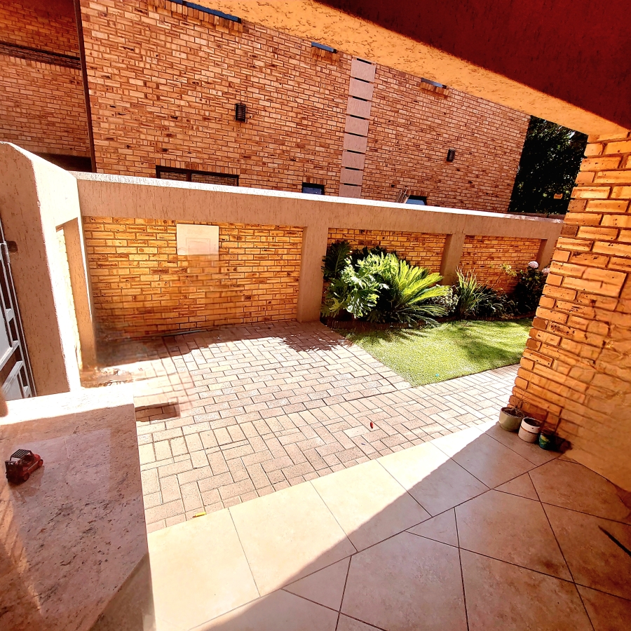 2 Bedroom Property for Sale in Ravenswood Gauteng