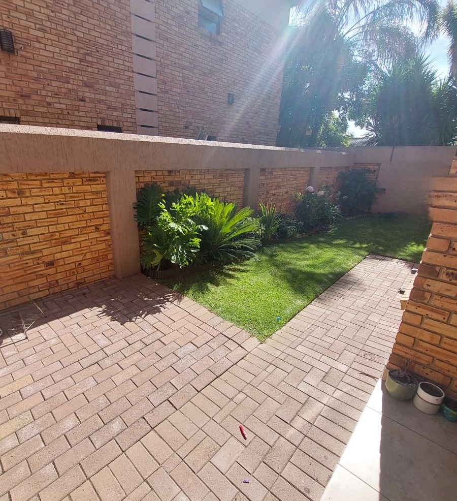 2 Bedroom Property for Sale in Ravenswood Gauteng