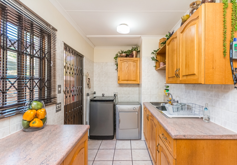 3 Bedroom Property for Sale in Die Hoewes Gauteng