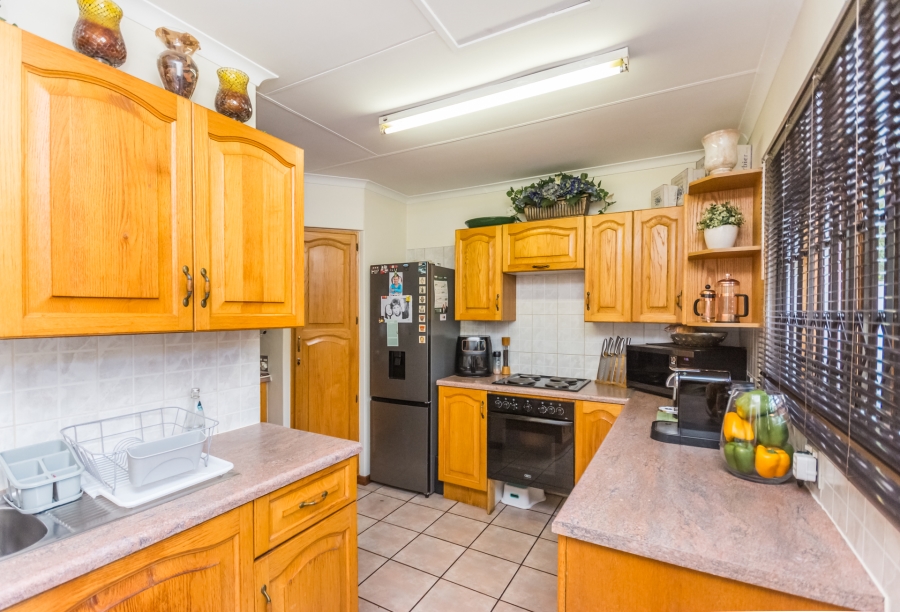 3 Bedroom Property for Sale in Die Hoewes Gauteng