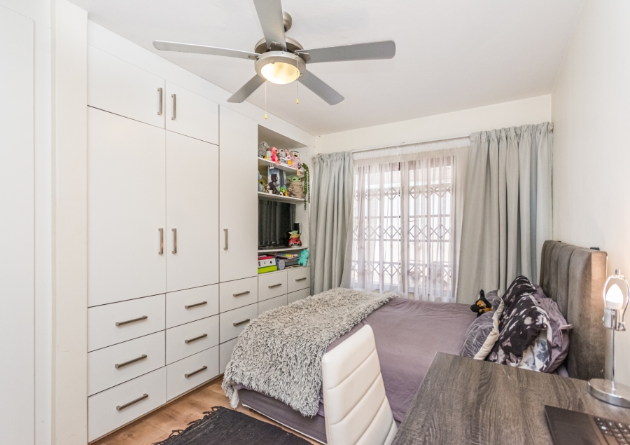 3 Bedroom Property for Sale in Die Hoewes Gauteng