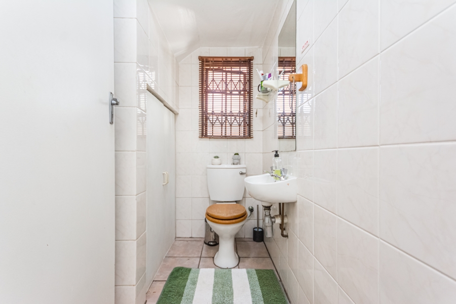 3 Bedroom Property for Sale in Die Hoewes Gauteng