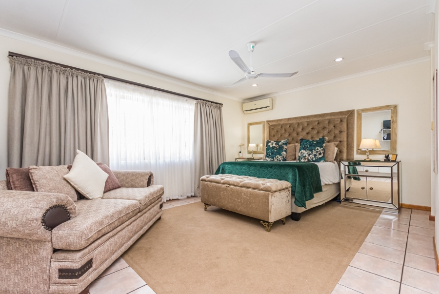 3 Bedroom Property for Sale in Die Hoewes Gauteng