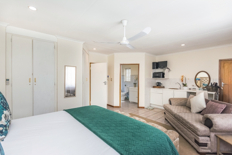 3 Bedroom Property for Sale in Die Hoewes Gauteng