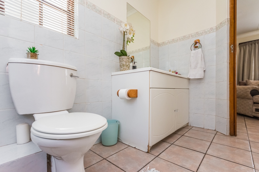 3 Bedroom Property for Sale in Die Hoewes Gauteng