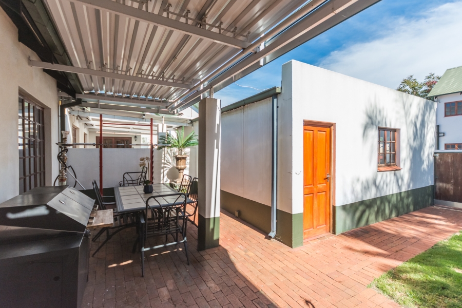 3 Bedroom Property for Sale in Die Hoewes Gauteng