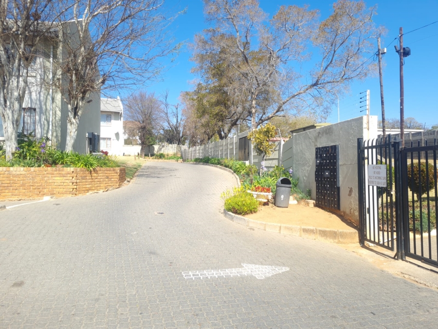 2 Bedroom Property for Sale in Whitney Gardens Gauteng