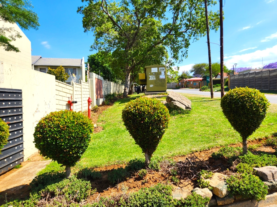 2 Bedroom Property for Sale in Whitney Gardens Gauteng