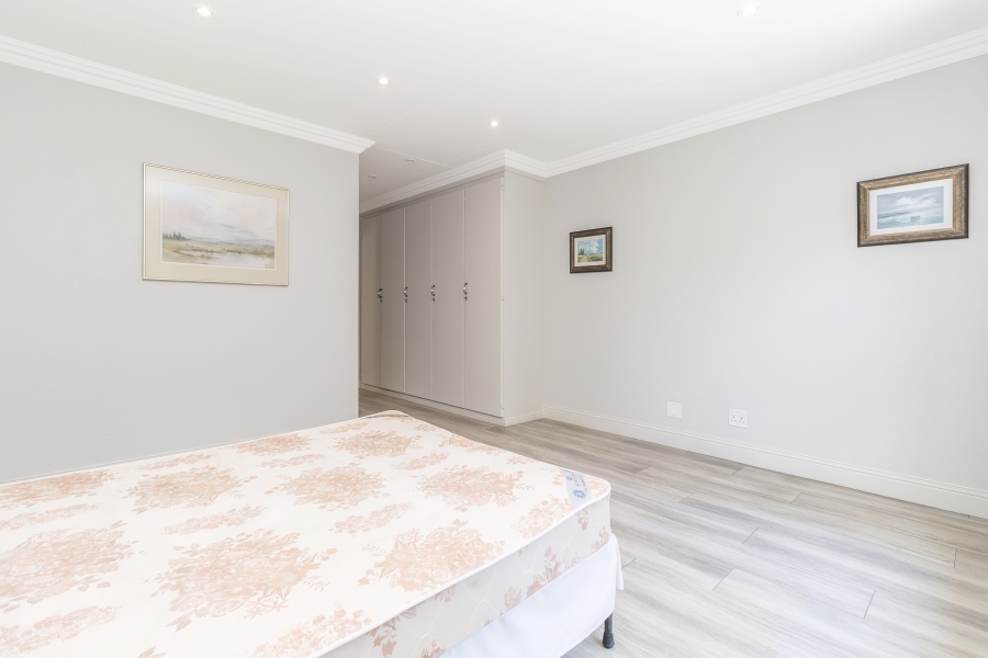 2 Bedroom Property for Sale in Magaliessig Gauteng