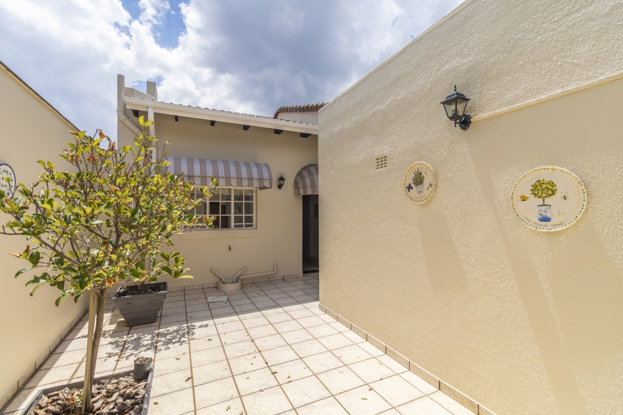 2 Bedroom Property for Sale in Magaliessig Gauteng