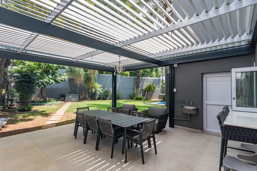 5 Bedroom Property for Sale in Magaliessig Gauteng