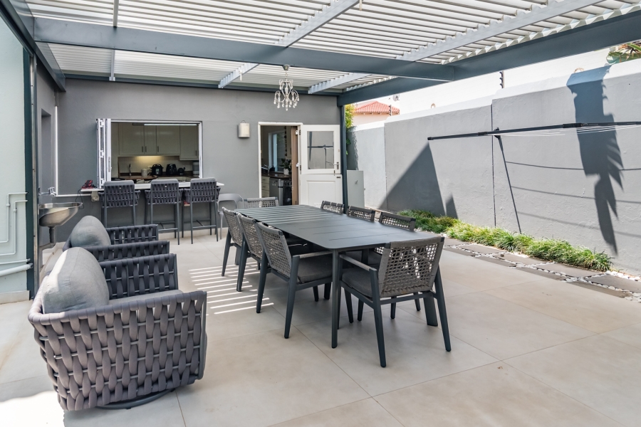 5 Bedroom Property for Sale in Magaliessig Gauteng