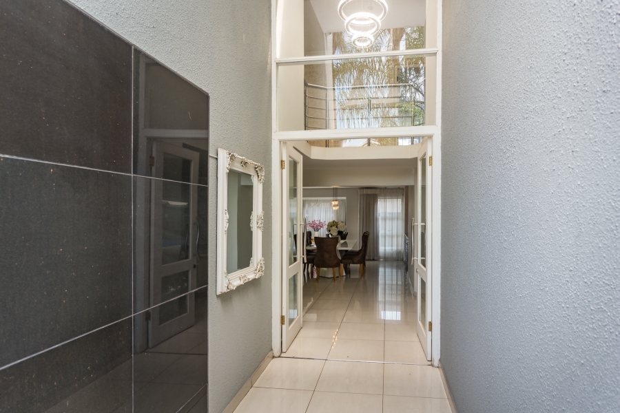 5 Bedroom Property for Sale in Magaliessig Gauteng