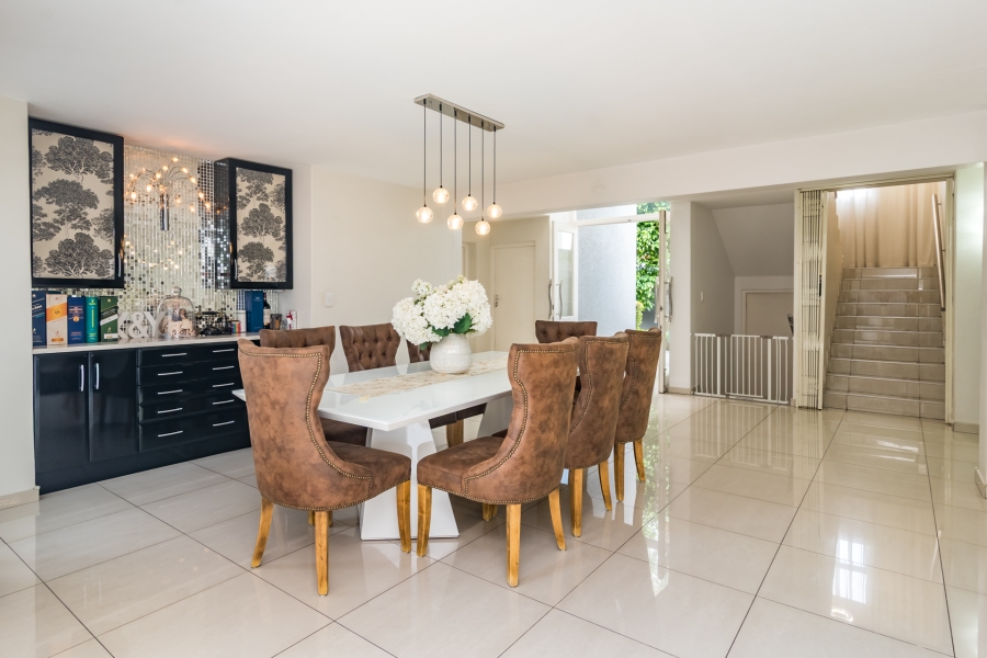 5 Bedroom Property for Sale in Magaliessig Gauteng