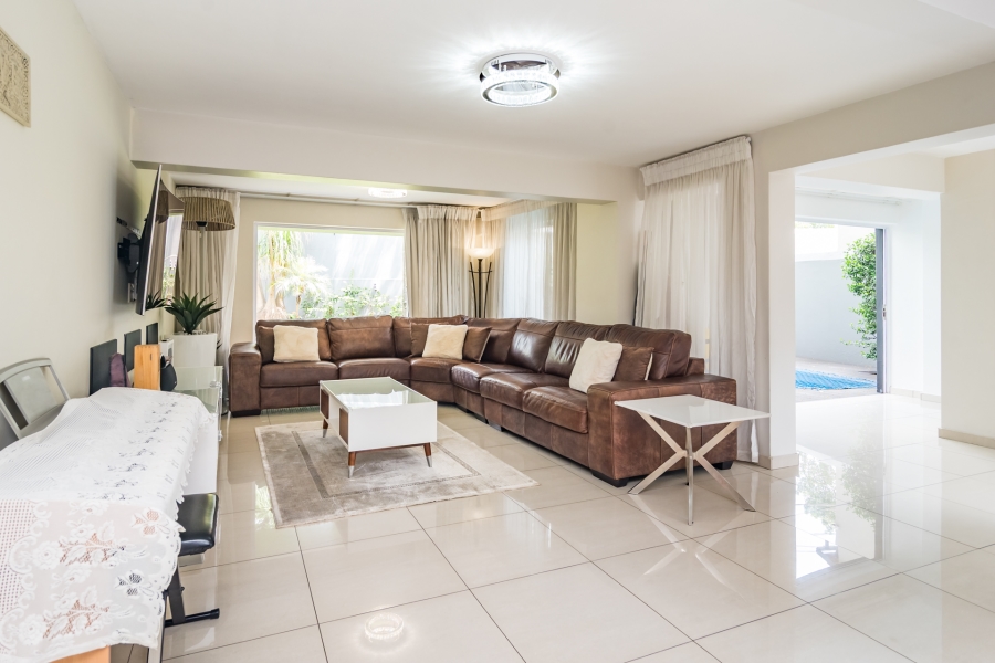 5 Bedroom Property for Sale in Magaliessig Gauteng