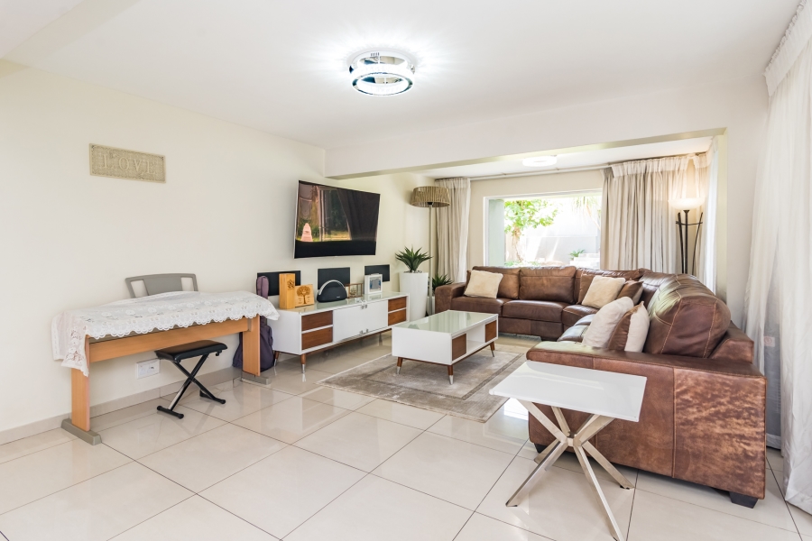 5 Bedroom Property for Sale in Magaliessig Gauteng